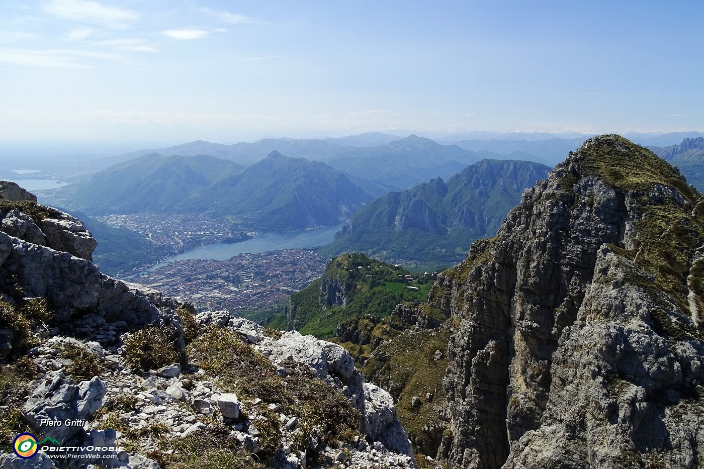 88 Vista in Punta Stoppani e sotto Piani d'Erna e Lecco.JPG -                                